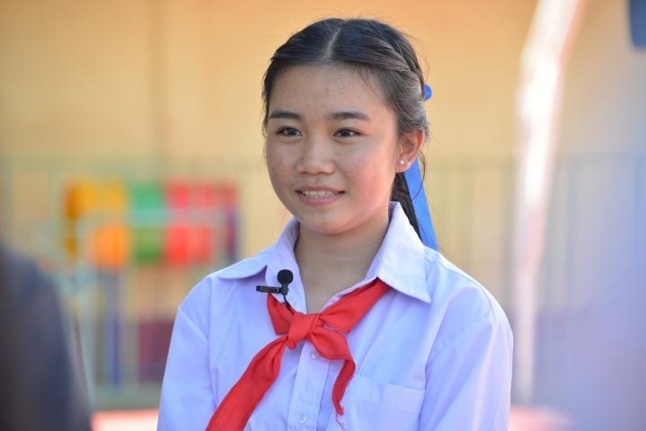 蓬批灣結(jié)束中國(guó)之行返回老撾后接受記者采訪。