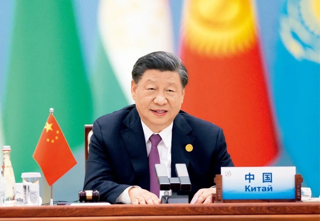 2023年5月19日上午，國(guó)家主席習(xí)近平在陜西省西安市主持首屆中國(guó)—中亞峰會(huì)并發(fā)表題為《攜手建設(shè)守望相助、共同發(fā)展、普遍安全、世代友好的中國(guó)—中亞命運(yùn)共同體》的主旨講話。圖/ 新華社記者 黃敬文 攝