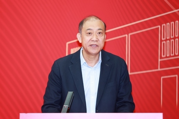 《教育踐悟錄》作者、中央財經(jīng)大學(xué)黨委書記何秀超。受訪者供圖