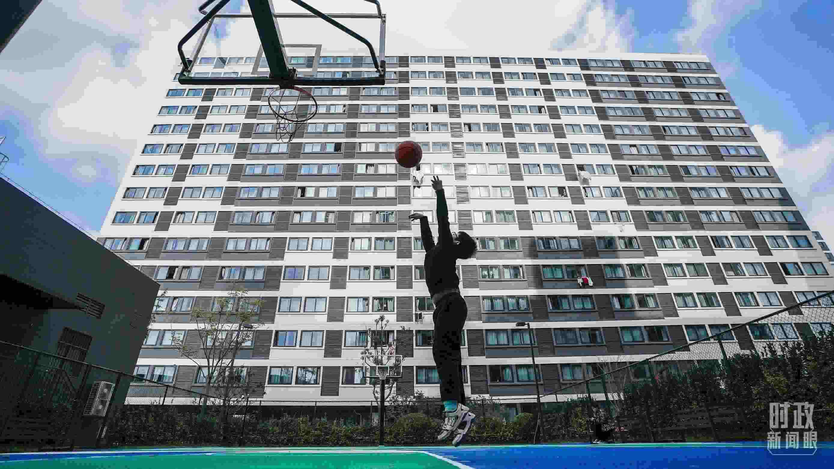 △上海市閔行區(qū)新時(shí)代城市建設(shè)者管理者之家。（總臺(tái)國(guó)廣記者李晉拍攝）