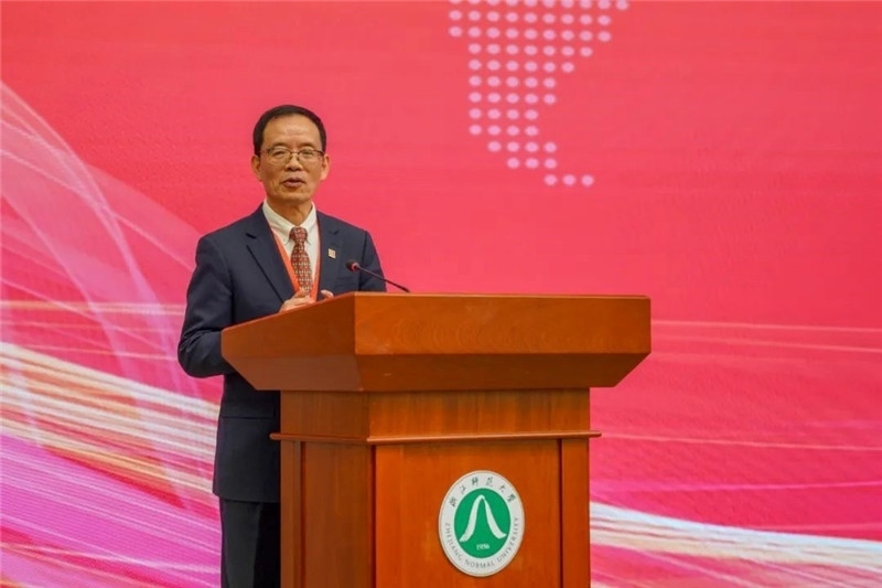 國務院學位委員會區(qū)域國別學學科評議組秘書長、浙江師范大學非洲研究院（非洲區(qū)域國別學院）院長劉鴻武致辭。主辦方供圖