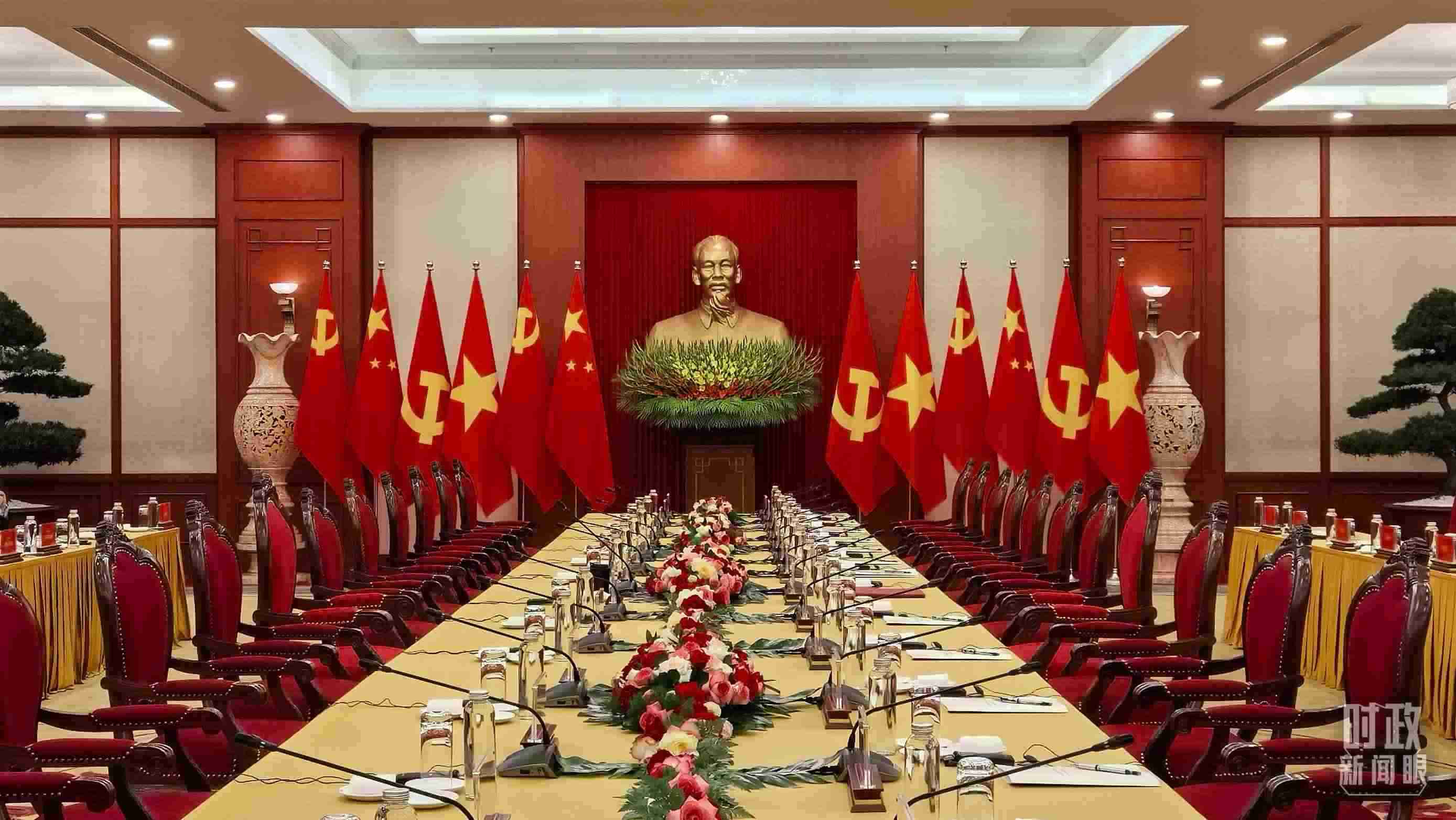 △當(dāng)?shù)貢r(shí)間12月12日下午，習(xí)近平在這里與阮富仲舉行會(huì)談，這是會(huì)談開(kāi)始前的場(chǎng)景。（總臺(tái)央視記者邢彬拍攝）