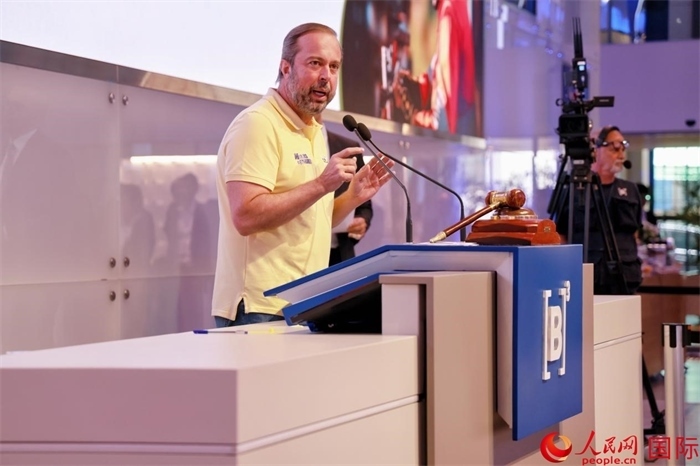 巴西礦產(chǎn)和能源部部長亞歷山大·西爾維拉發(fā)表致辭。人民網(wǎng)記者 宋亦然攝