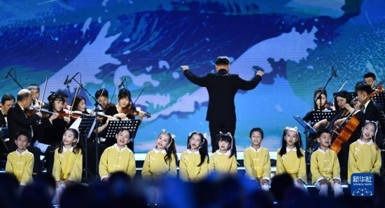 12月16日拍攝的第五屆海南島國(guó)際電影節(jié)開幕式現(xiàn)場(chǎng)。