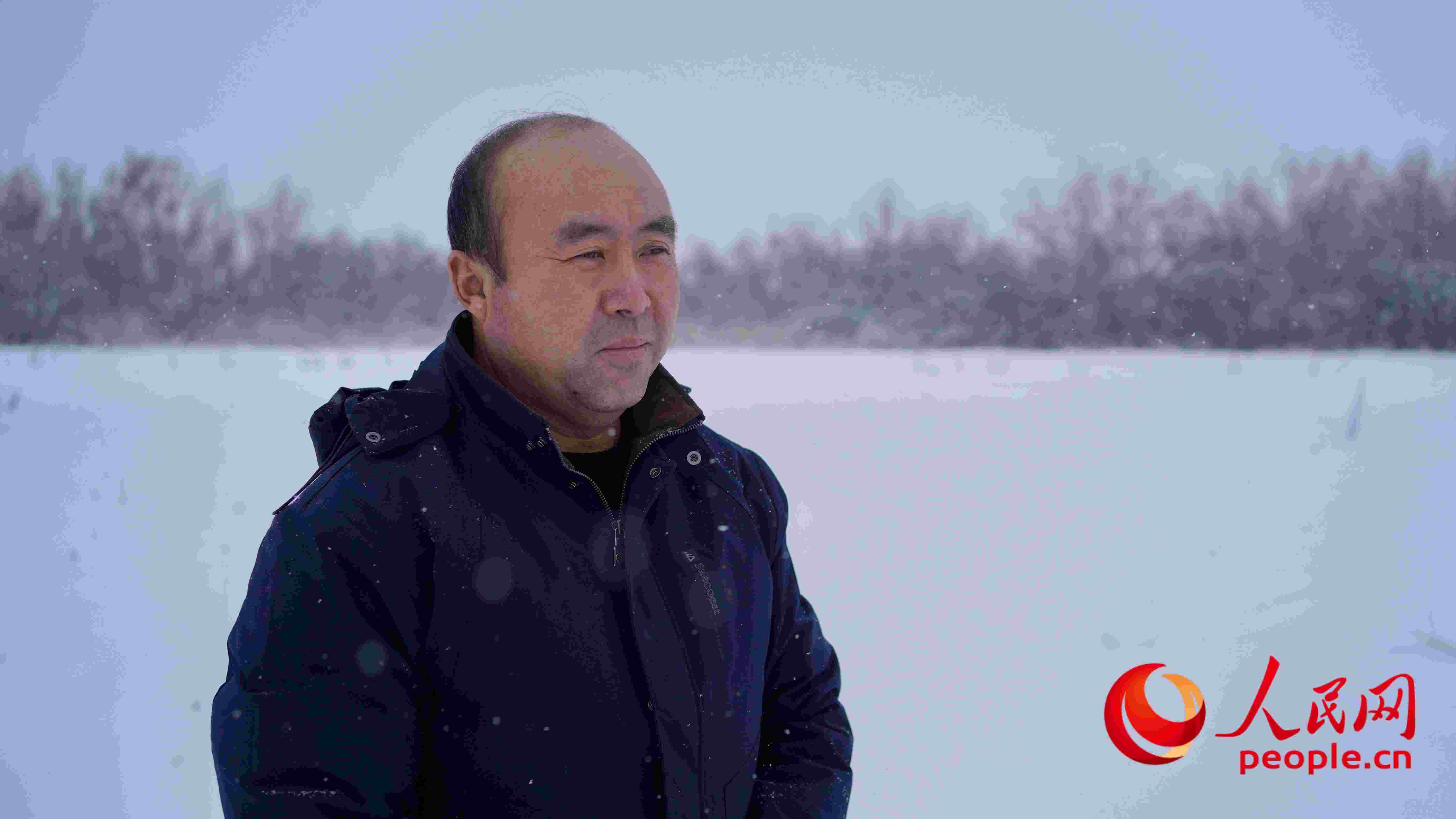 馬曉華回憶當年和父親一起種樹的情形，滿是懷念。人民網 周靜圓攝