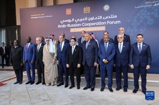 12月20日，與會(huì)代表在摩洛哥南部城市馬拉喀什舉行的第六屆阿拉伯-俄羅斯合作論壇上合影。新華社記者霍晶攝