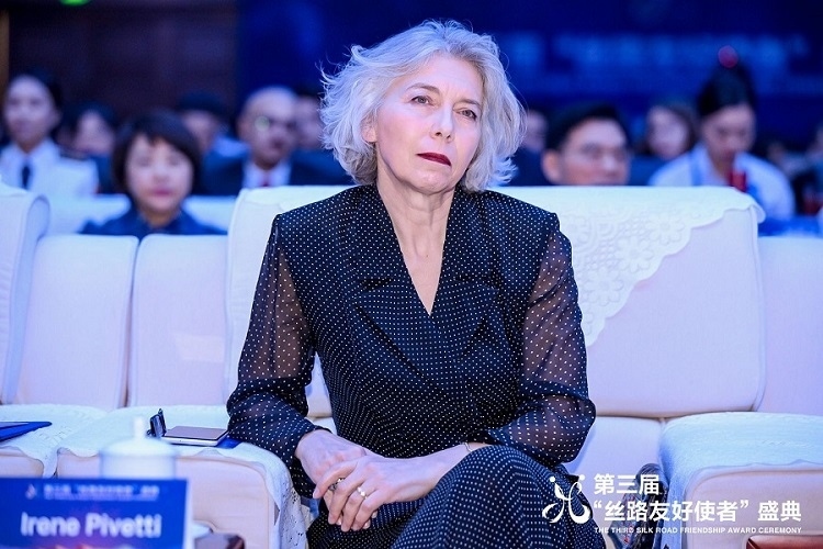 伊雷妮·皮韋蒂參加第三屆“絲路友好使者”盛典頒獎(jiǎng)活動(dòng)。主辦方供圖