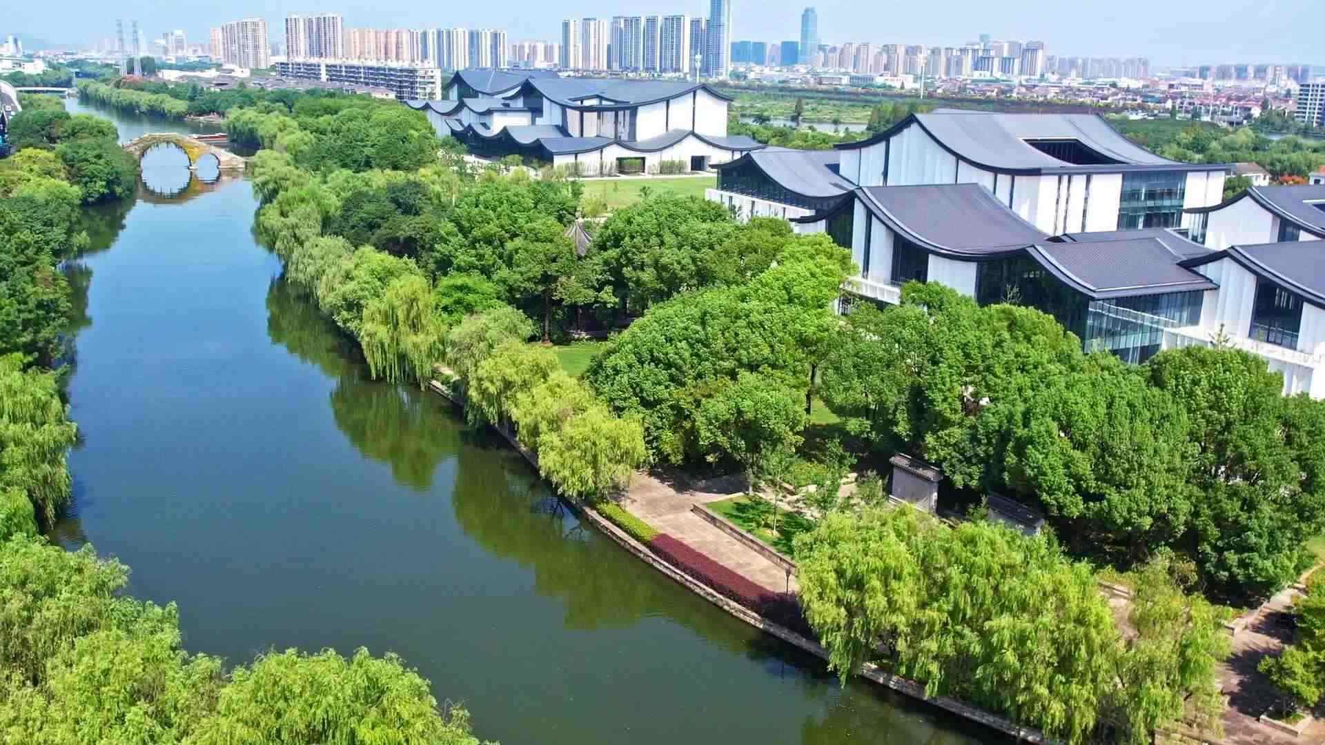 △浙東運河。今年9月20日，習(xí)近平總書記來到浙東運河文化園考察，強調(diào)“大運河文化是中國優(yōu)秀傳統(tǒng)文化的重要組成部分，要在保護(hù)、傳承、利用上下功夫，讓古老大運河煥發(fā)時代新風(fēng)貌”。