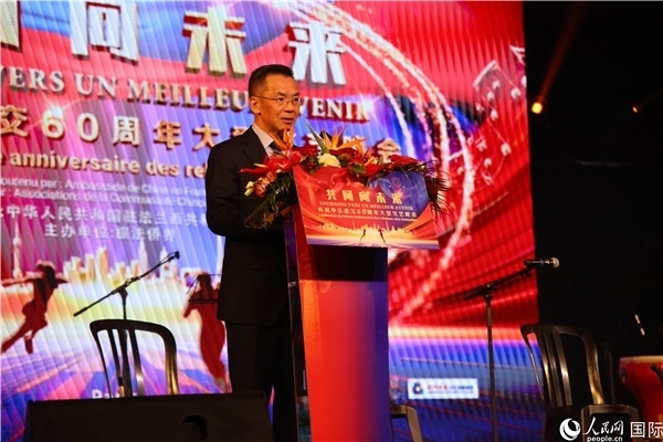 法國(guó)前總理拉法蘭出席晚會(huì)并致辭。 人民網(wǎng)記者 尚凱元 攝