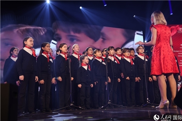 法國(guó)寶麗聲童聲合唱團(tuán)演唱《假如我去中國(guó)》。人民網(wǎng)記者 尚凱元攝