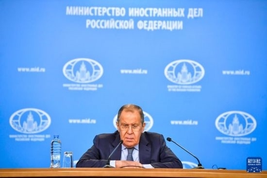 1月18日，在俄羅斯首都莫斯科，俄羅斯外長(zhǎng)拉夫羅夫回答記者提問(wèn)。新華社發(fā)（亞歷山大攝）