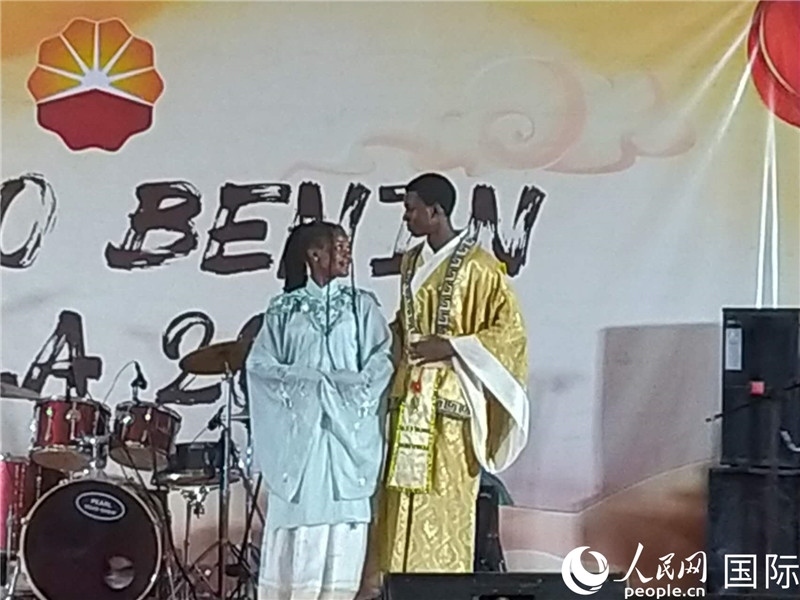 孔子學(xué)院的中國時裝秀表演。人民網(wǎng)記者 黃培昭攝