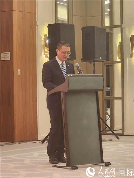 中國駐哈大使館公使銜參贊蘇予致辭。人民網(wǎng)記者 李強(qiáng)攝