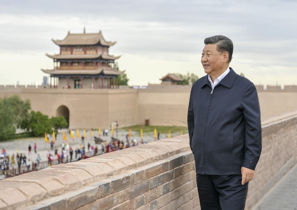 2019年8月20日上午，習(xí)近平來到嘉峪關(guān)關(guān)城，登上城樓察看關(guān)城整體面貌，聽取河西走廊長城、關(guān)隘歷史文化情況介紹。新華社記者 謝環(huán)馳 攝