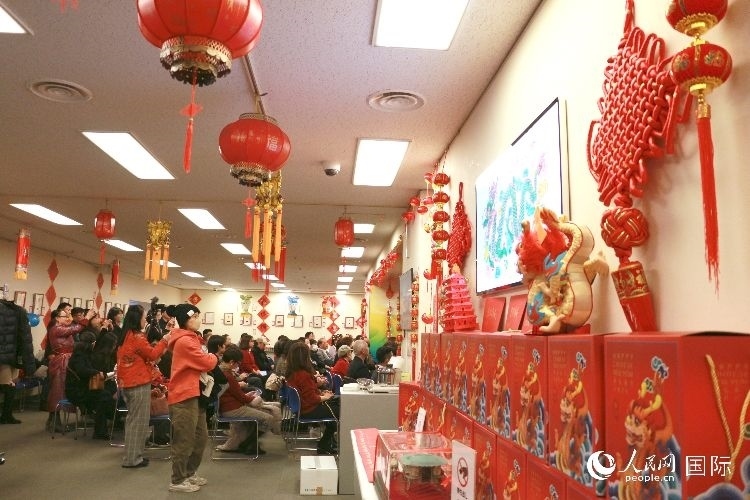 現(xiàn)場洋溢著濃郁的新春氛圍。人民網(wǎng) 許可攝