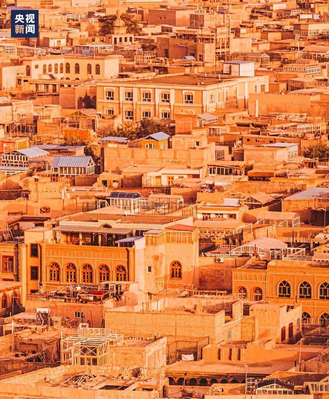 △喀什古城在天山和昆侖山的守護(hù)下，留住了千年前的樣子。