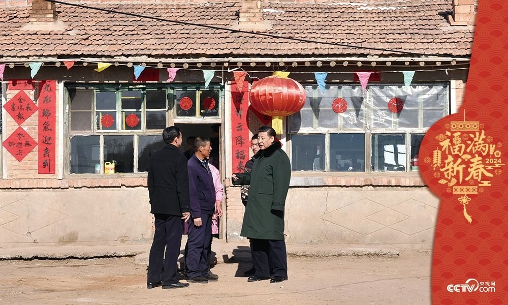 2017年1月24日，習(xí)近平總書記在河北省張家口市張北縣小二臺(tái)鎮(zhèn)德勝村村民徐學(xué)海家中看望。