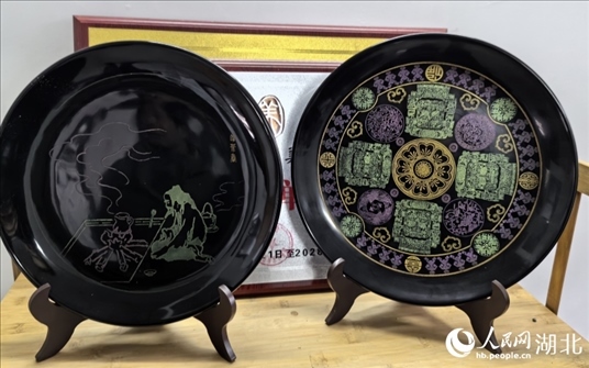 壩漆工藝品。人民網(wǎng)記者 周雯攝