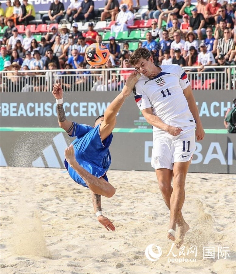 2月15日，意大利隊(duì)對陣美國隊(duì)。人民網(wǎng)塔里克·易卜拉欣攝