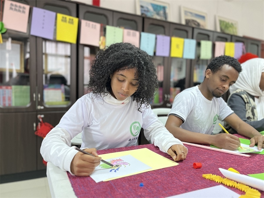 亞的斯亞貝巴大學(xué)孔子學(xué)院“網(wǎng)絡(luò)中國節(jié)·元宵”主題文化體驗(yàn)活動(dòng)現(xiàn)場。亞的斯亞貝巴大學(xué)孔子學(xué)院供圖