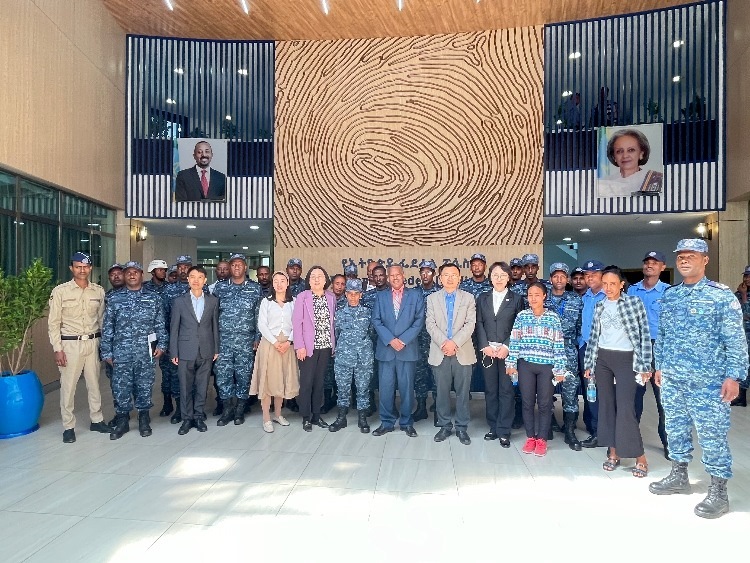 圖為埃塞俄比亞聯(lián)邦警察中文培訓(xùn)班開班儀式現(xiàn)場(chǎng)。亞的斯亞貝巴大學(xué)孔子學(xué)院供圖