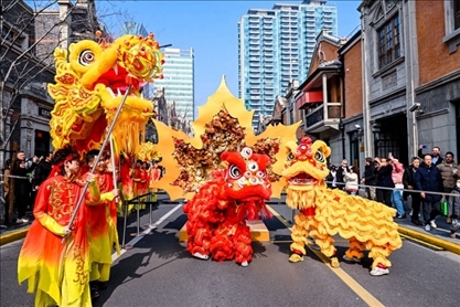 2024年2月10日，上海張園舉辦舞龍舞獅活動(dòng)，為市民和游客獻(xiàn)上一場(chǎng)視覺(jué)盛宴。