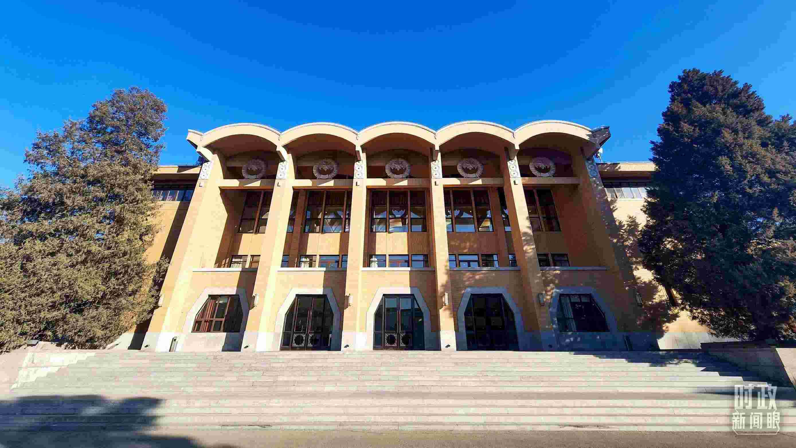 △2024年春季學(xué)期中央黨校（國家行政學(xué)院）中青年干部培訓(xùn)班3月1日上午在中央黨校開班。（總臺央視記者劉琦拍攝）