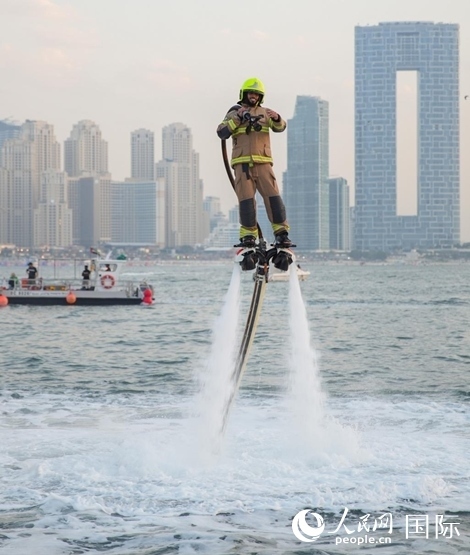 水上消防員。人民網(wǎng) 塔里克·易卜拉欣攝