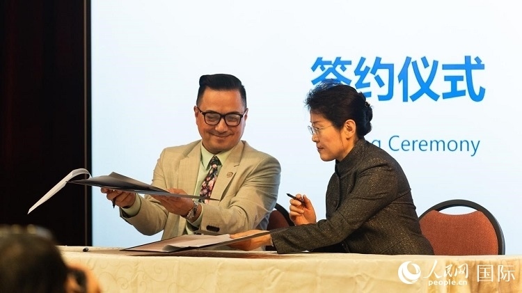 山東省圖書(shū)館與舊金山公共圖書(shū)館簽署合作協(xié)議。