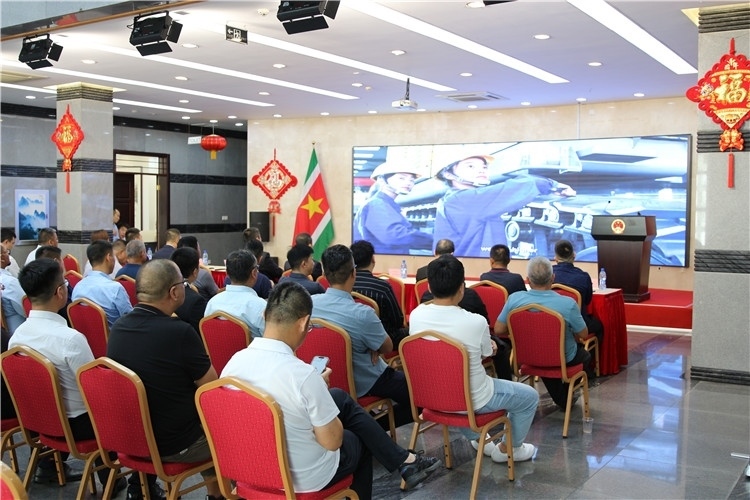 當地時間3月26日下午，中國品牌重型機械、載重車輛宣傳推介會在中國駐蘇里南大使館舉行。圖為宣介會現場。中國駐蘇里南大使館供圖