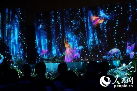 原創(chuàng)舞蹈《萬物有靈》。人民網(wǎng)記者 李發(fā)興攝