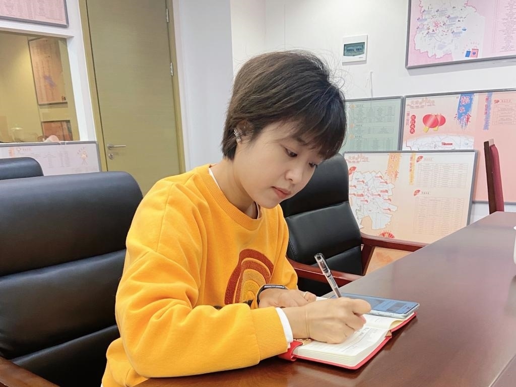 武麗潔在工作中。新華社發(fā)