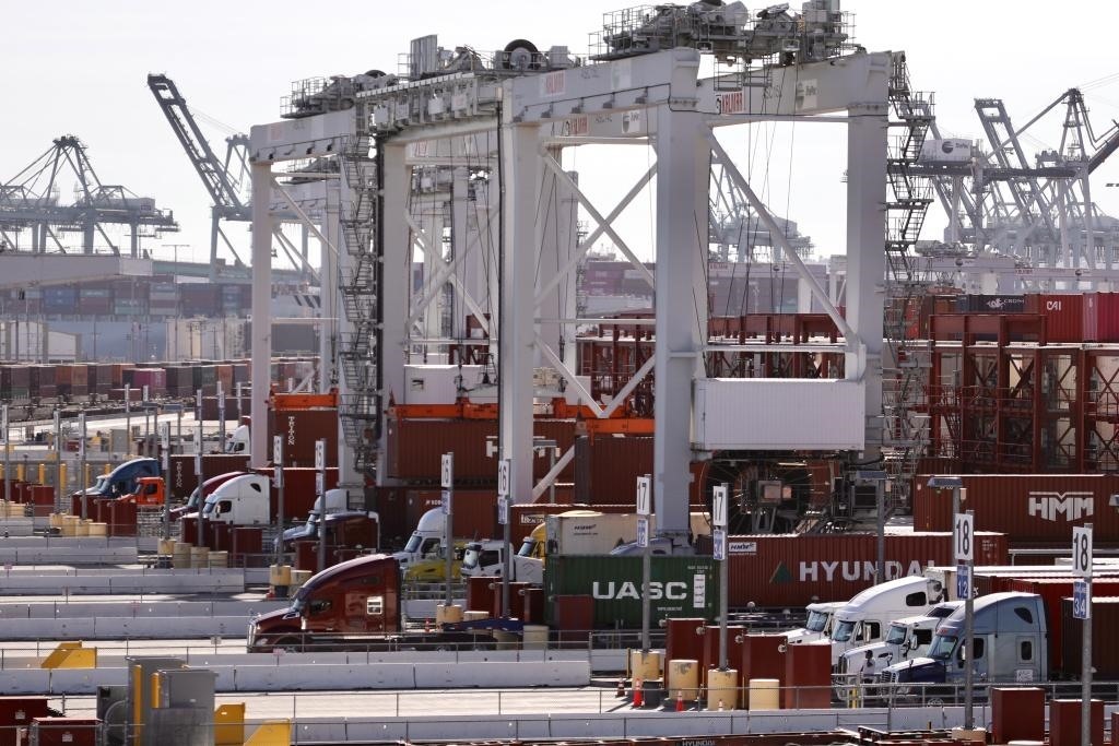 2021年10月29日拍攝的美國加利福尼亞州洛杉磯港景象。新華社發(fā)