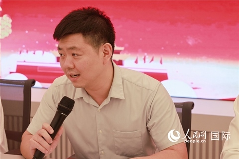 中國駐里約總領(lǐng)館領(lǐng)僑處處長(zhǎng)齊冀在座談會(huì)上致辭。人民網(wǎng)記者 陳海琪攝