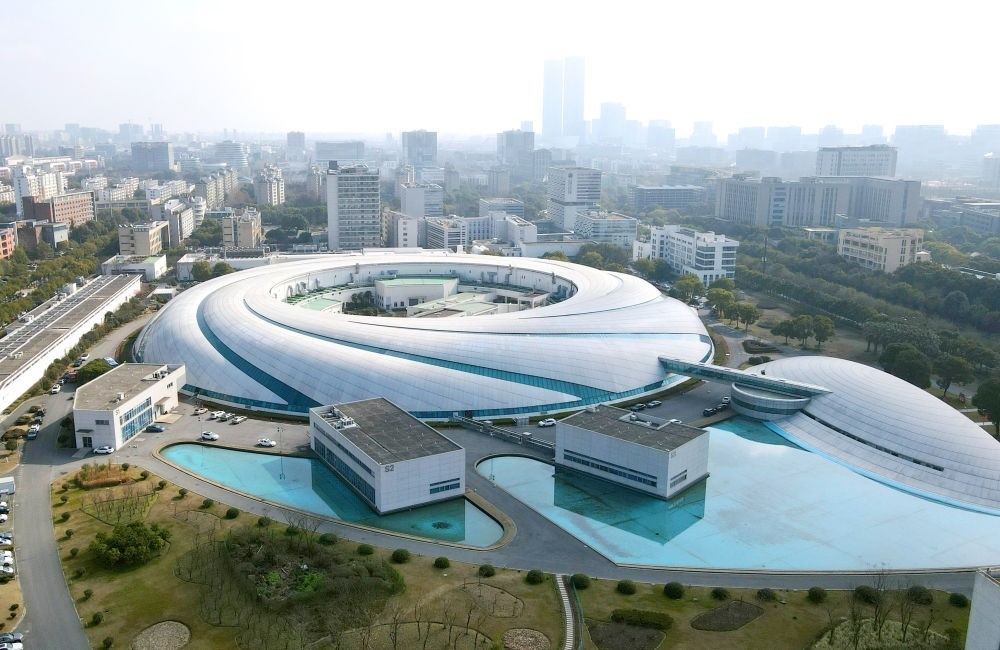 空中俯瞰位于上海張江科學城的上海光源（2024年2月27日攝，無人機照片）。