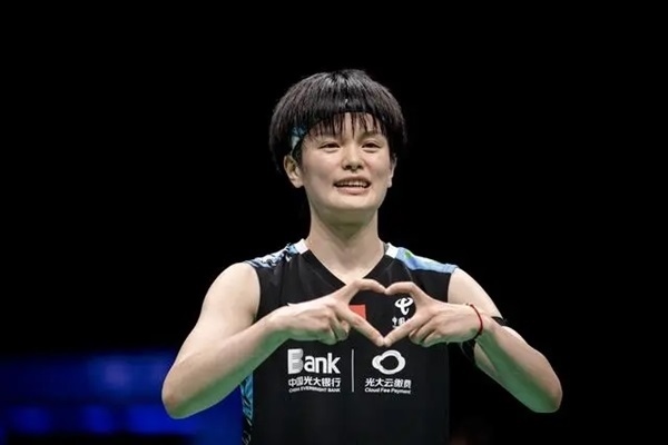 4月14日，王祉怡在奪冠后慶祝。新華社記者 江漢攝