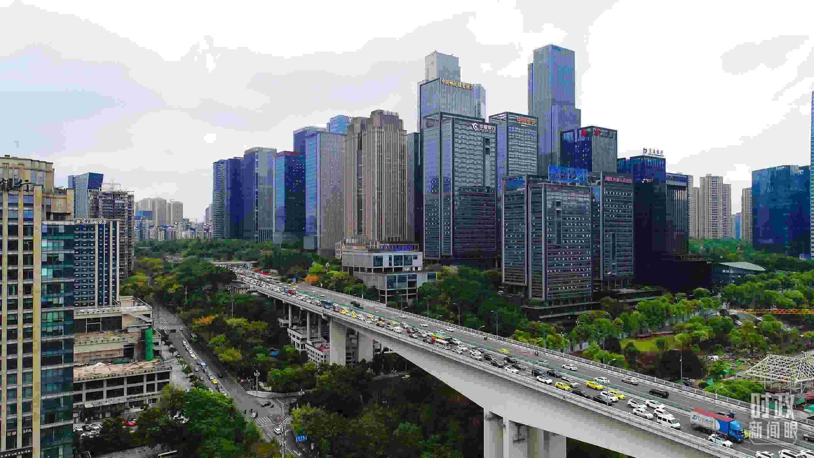 △重慶市數(shù)字化城市運行和治理中心。（總臺記者于濱拍攝）