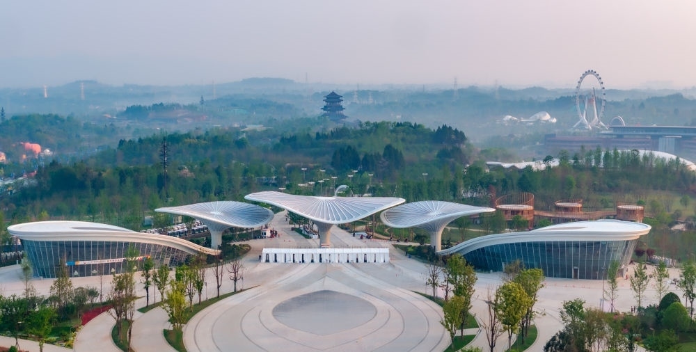 這是成都世園會主會場入口（無人機照片，2024年4月14日攝）。新華社記者 江宏景 攝