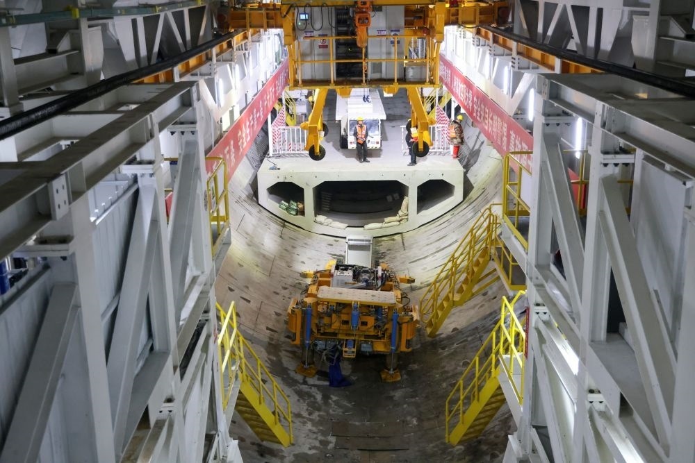 2024年2月16日，中鐵十四局集團(tuán)的建設(shè)者在京唐城際鐵路運(yùn)潮減河隧道施工。新華社記者 邢廣利 攝