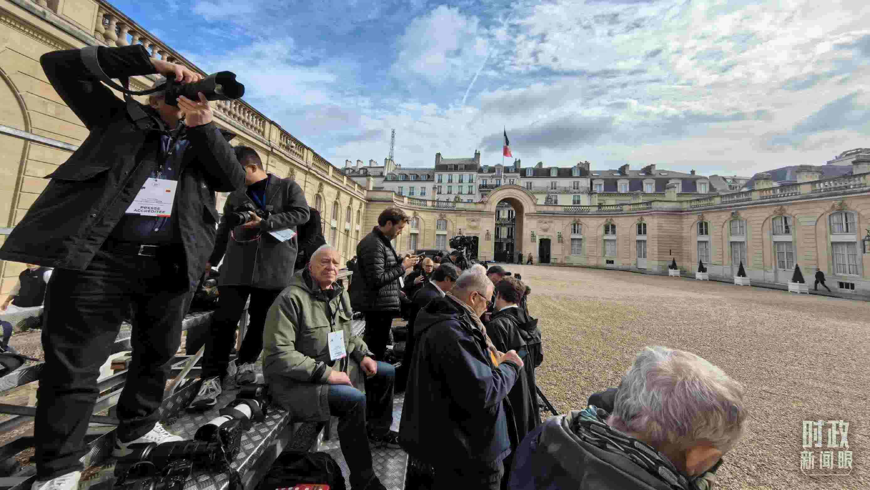 △媒體記者密切關(guān)注當(dāng)天活動。（總臺央視記者陸泓宇拍攝）