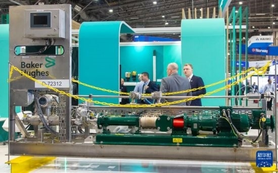 這是5月6日在美國(guó)休斯敦國(guó)際海洋油氣技術(shù)大會(huì)及設(shè)備展上拍攝的展示的裝備。新華社發(fā)（勞承躍攝）