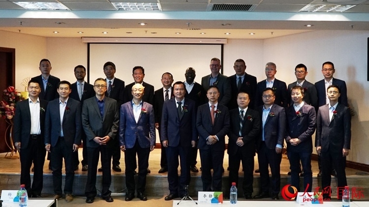 與會嘉賓合影。人民網(wǎng) 劉暢攝