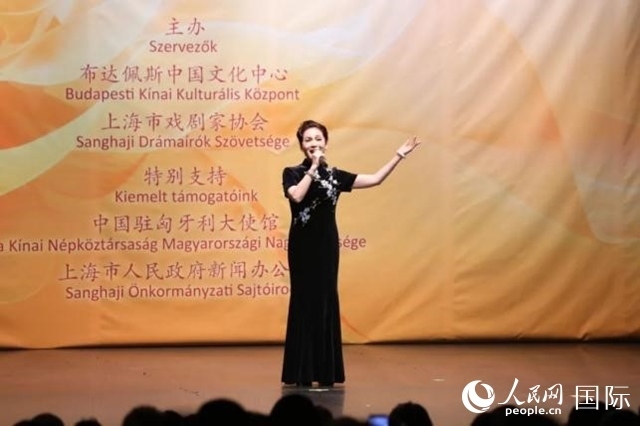 “玉蘭花開·魅力上?！弊哌M(jìn)布達(dá)佩斯。葉辰亮攝