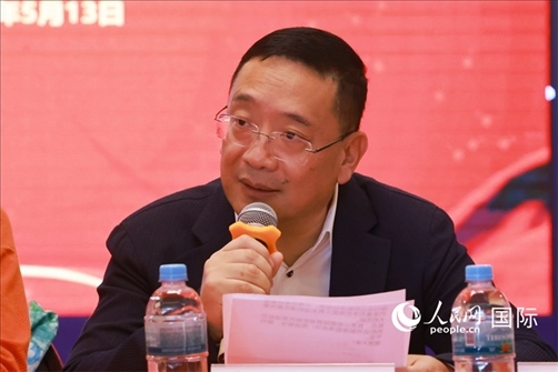 巴西文協(xié)主席上官建峰在座談會(huì)上致辭。人民網(wǎng)記者 陳海琪攝