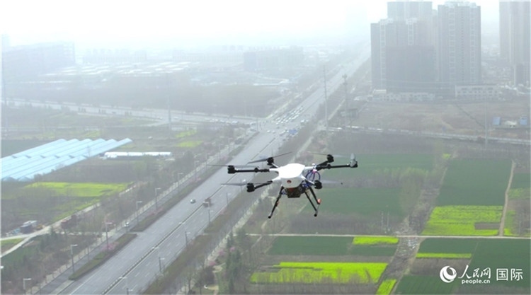 無(wú)人機(jī)。人民網(wǎng)記者 劉寧攝