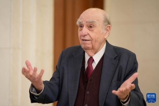  5月17日，烏拉圭前總統(tǒng)胡利奧·瑪麗亞·桑吉內(nèi)蒂在蒙得維的亞接受新華社記者專訪。新華社發(fā)（尼古拉斯·塞拉亞攝）