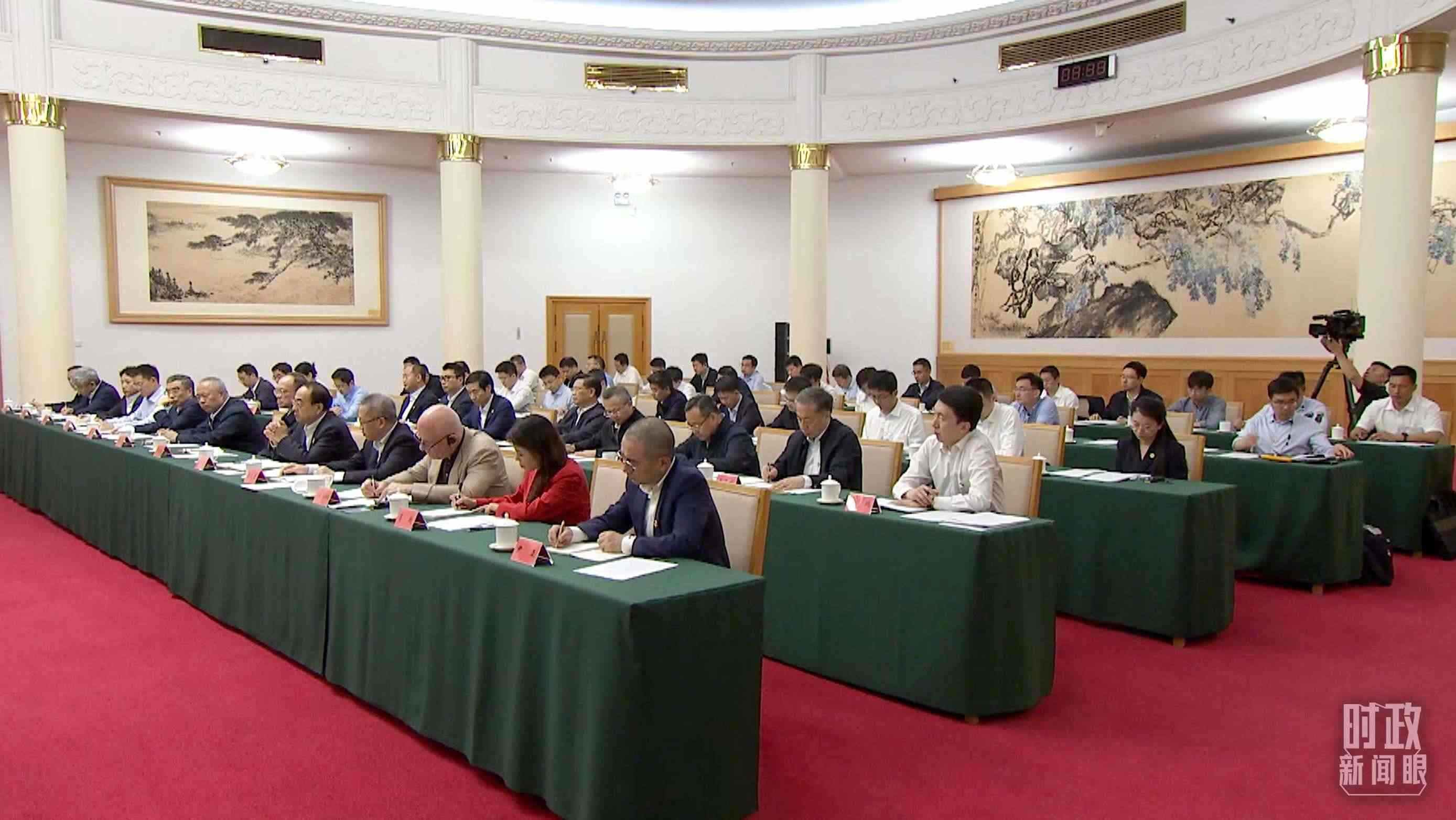 企業(yè)和專家座談會現(xiàn)場。