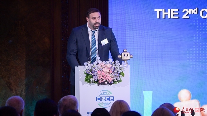 英國48家集團(tuán)俱樂部主席杰克·佩里致辭。人民網(wǎng) 郭錦標(biāo)攝