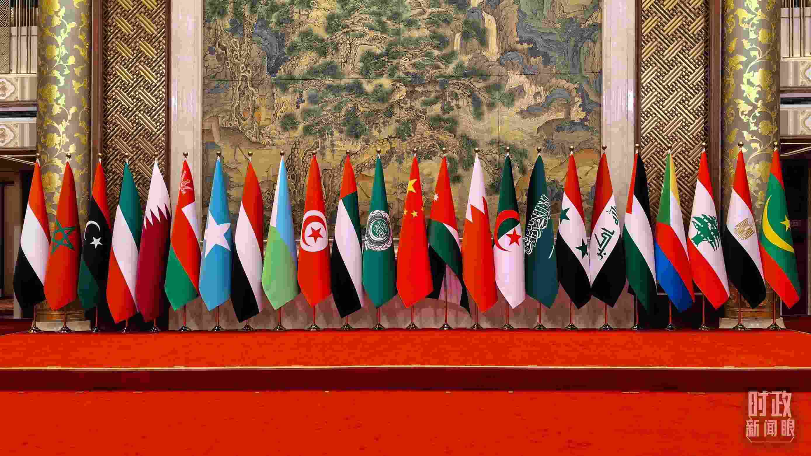 △會(huì)議現(xiàn)場(chǎng)的集體合影區(qū)。（總臺(tái)央廣記者潘毅拍攝）