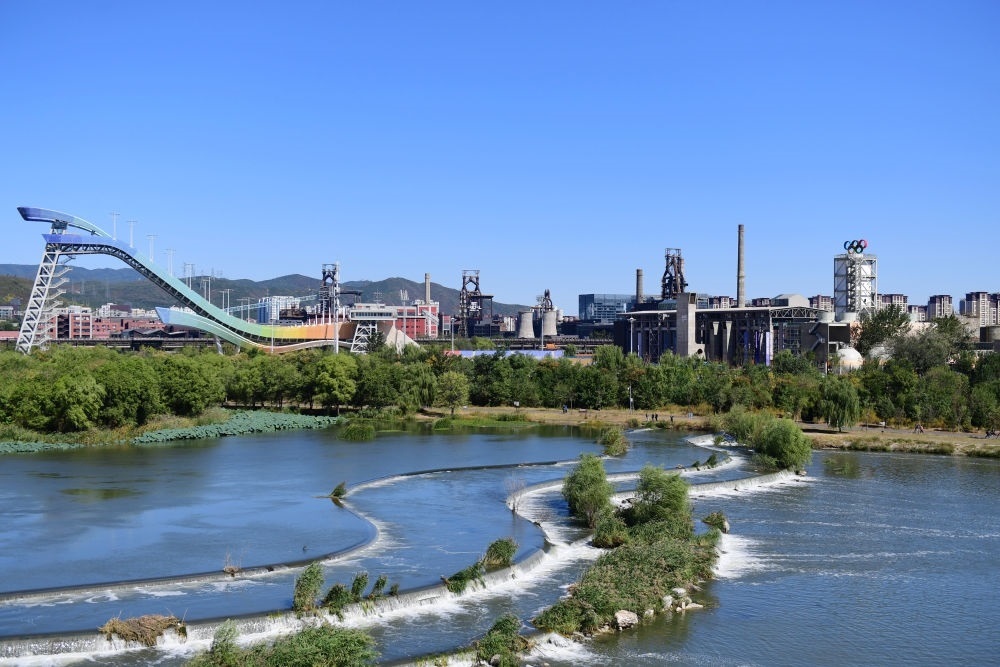 在北京首鋼園附近拍攝的永定河（2022年10月4日攝）。新華社記者 張晨霖 攝